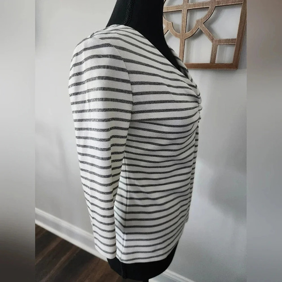 Tahari Black and White Striped Long Sleeve V Neck Shirt Womens Small - Picture 4 of 5
